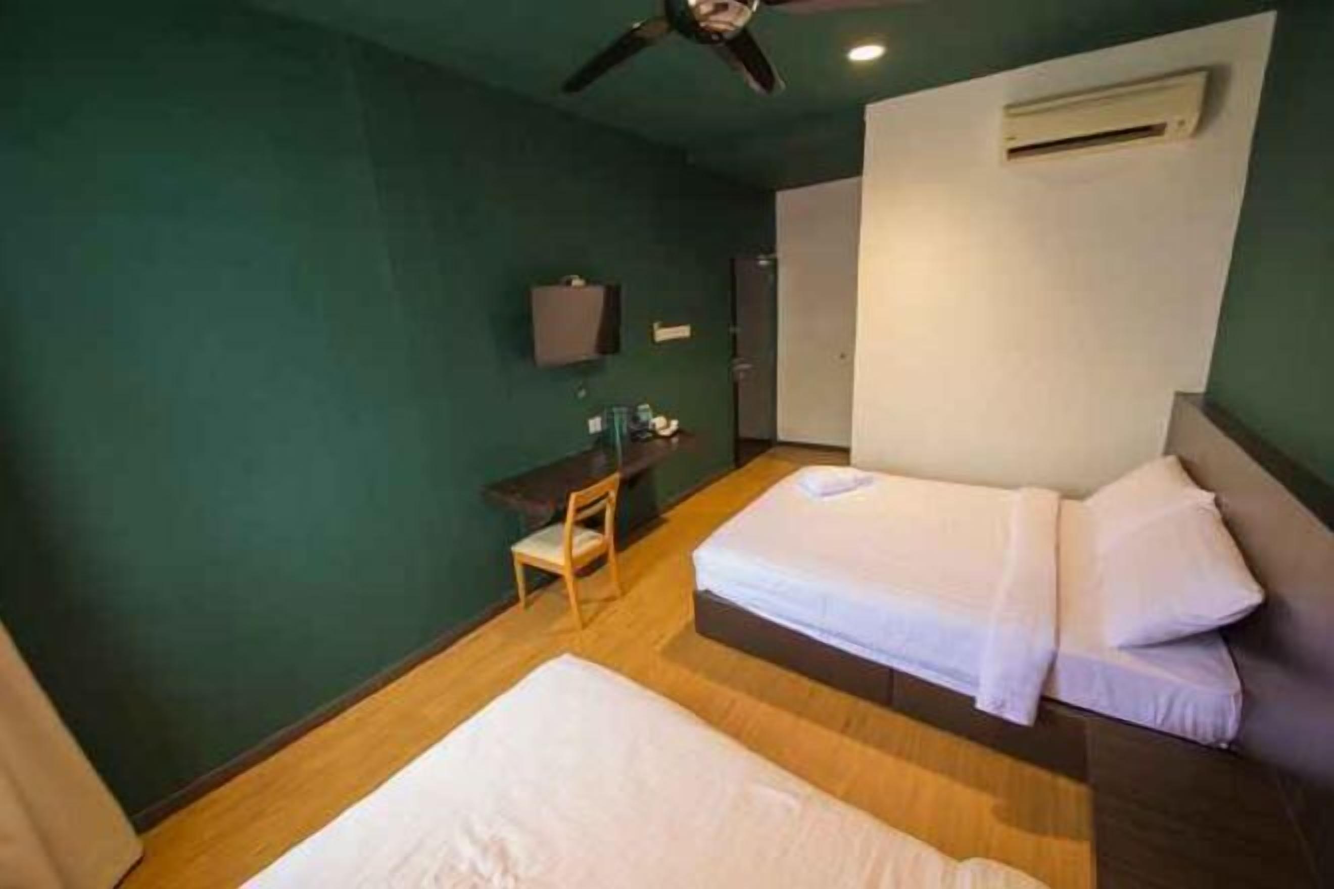 Fer et planche à repasser, Wi-Fi gratuit, draps fournis