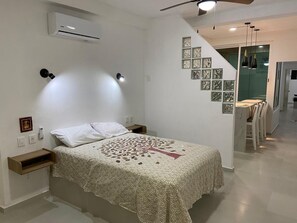 3 habitaciones, tabla de planchar con plancha, wifi y ropa de cama 