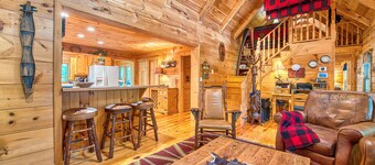 Spacious cabin w/ private hot tub, pool table, deck, fireplace, 2 kitchens & A/C