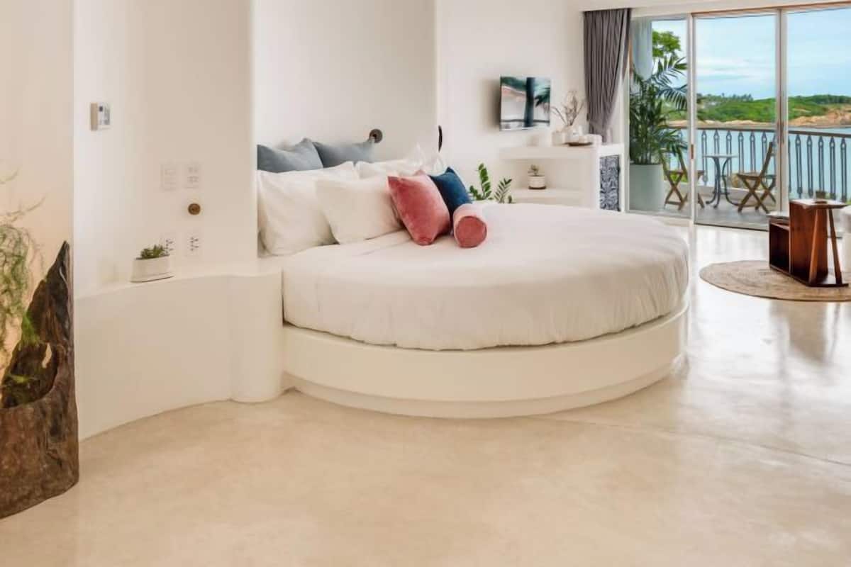 Premium bedding, minibar, in-room safe, individually decorated