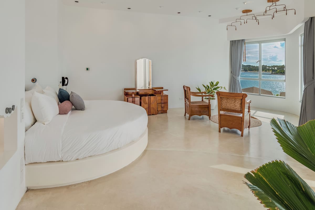Exclusive Room | Premium bedding, minibar, in-room safe, individually decorated