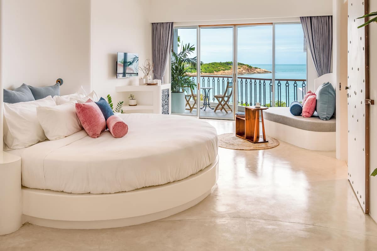Romantic Room | Premium bedding, minibar, in-room safe, individually decorated