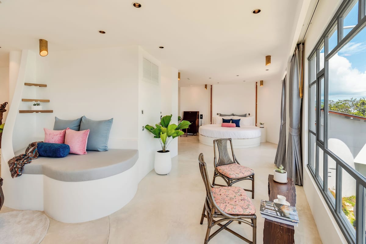 Signature Room | Premium bedding, minibar, in-room safe, individually decorated