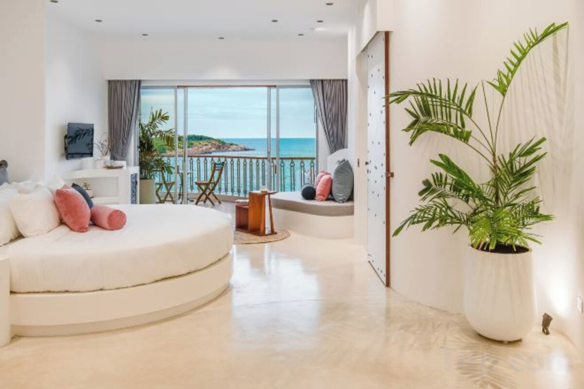 Romantic Room With Sea View
