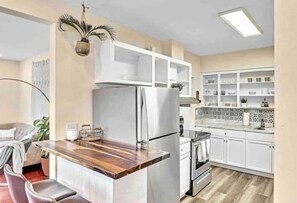 Refrigerador, horno, parrilla de estufa y tostadora 