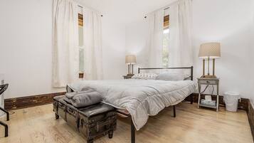 2 bedrooms, desk, iron/ironing board, travel cot