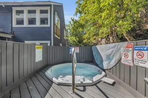 Bañera de hidromasaje al aire libre