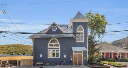 Main Street Views | Stylish Stay Near Town Lift