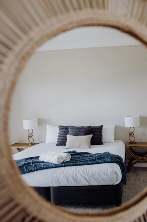 2 bedrooms, iron/ironing board, bed sheets, wheelchair access - Apartment on James - Heart of Bicheno (Glamorgan-Spring Bay)