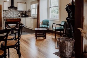 Fridge, microwave, oven, stovetop - Cottage on Groom - St Marys Charm and Convenience (Break O'Day)