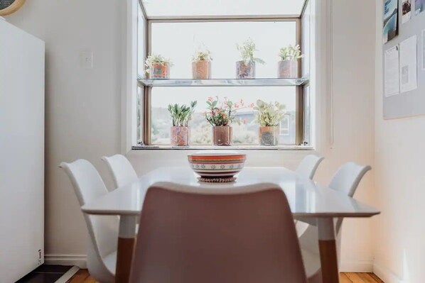 Dining - BASK at Bicheno - Cute Two Bedroom Getaway (Bicheno)