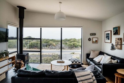 Moonbird Beach Shack ~ Ocean Escape