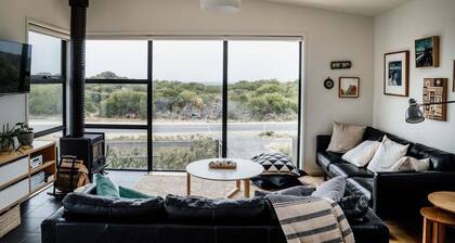 Moonbird Beach Shack ~ Ocean Escape