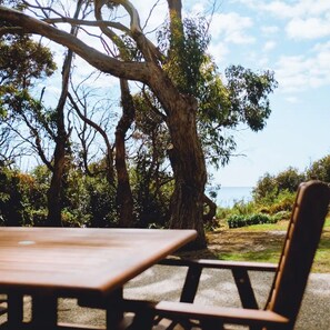 Outdoor dining - Luxury Oceanfront Escape - The Lookout at Cod Rock Point (Glamorgan-Spring Bay)