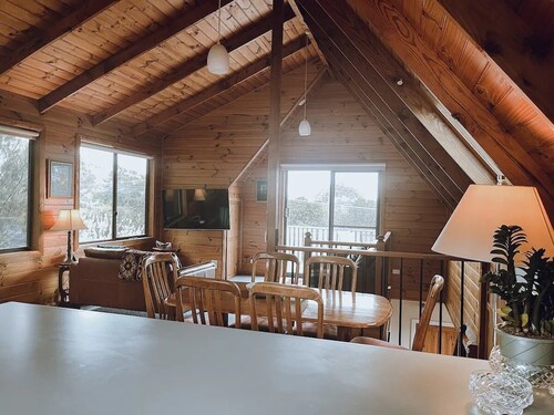 Barefoot Bungalow | Cozy Bicheno Hideaway |
