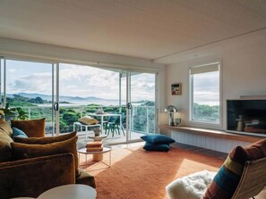 TV - Frankie Beach House Bicheno (Glamorgan-Spring Bay)