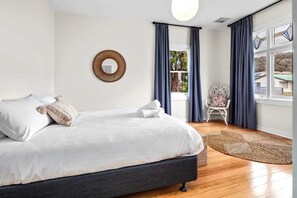 4 chambres, fer et planche à repasser, literie fournie