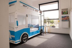 3 bedrooms, iron/ironing board, bed sheets, wheelchair access - Lifebuoy Beach House Bicheno (Glamorgan-Spring Bay)