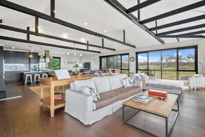 TV, fireplace, stereo