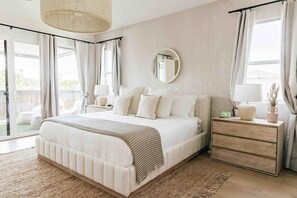 4 habitaciones, escritorio y tabla de planchar con plancha 