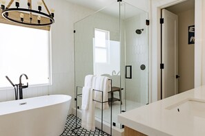 Bathtub, hair dryer, towels, shampoo