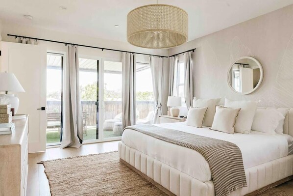 4 bedrooms, desk, iron/ironing board, travel crib