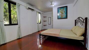 1 bedroom, bed sheets