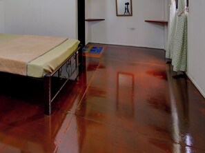 Zimmer, Gemeinschaftsbad | Bettwäsche