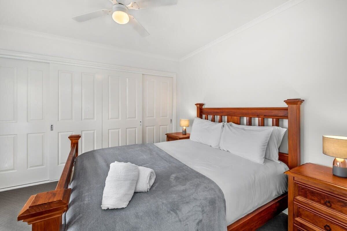 3 bedrooms, desk, iron/ironing board, WiFi