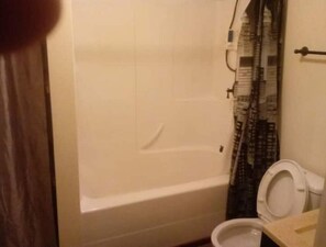 Towels, soap, shampoo, toilet paper
