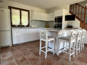 Réfrigérateur, micro-ondes, four, lave-vaisselle