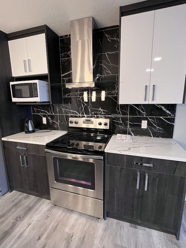 Fridge, microwave, oven, stovetop