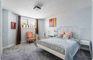 3 bedrooms, WiFi, bed sheets - Garden private room with garden-view close LRT&UC,free parking (Calgary)