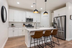 Townhome, 4 Bedrooms | Private kitchen | Fridge, oven, coffee/tea maker, toaster