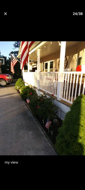 Property grounds - Chincoteague Pony Penning Hideaway (Chincoteague)