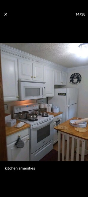 Private kitchen - Chincoteague Pony Penning Hideaway (Chincoteague)