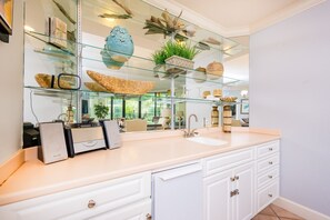 Condo, 3 Bedrooms | Interior