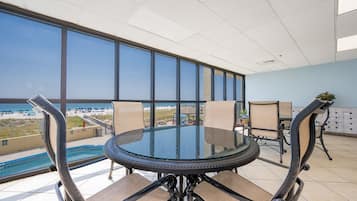 Condo, 3 quartos | Opções para refeição