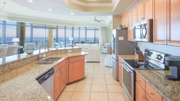 Condo, 4 Bedrooms | Private kitchen | Fridge, oven, coffee/tea maker