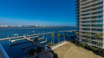 Condo, 2 Bedrooms | Property grounds