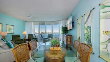 Condo, 2 Bedrooms | Dining