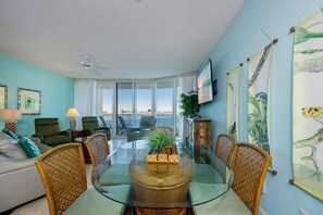 Condo, 2 Bedrooms | Dining