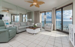 Condo, 3 Bedrooms | Living area