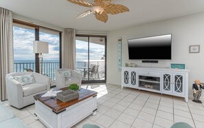 Condo, 3 Bedrooms | Living area