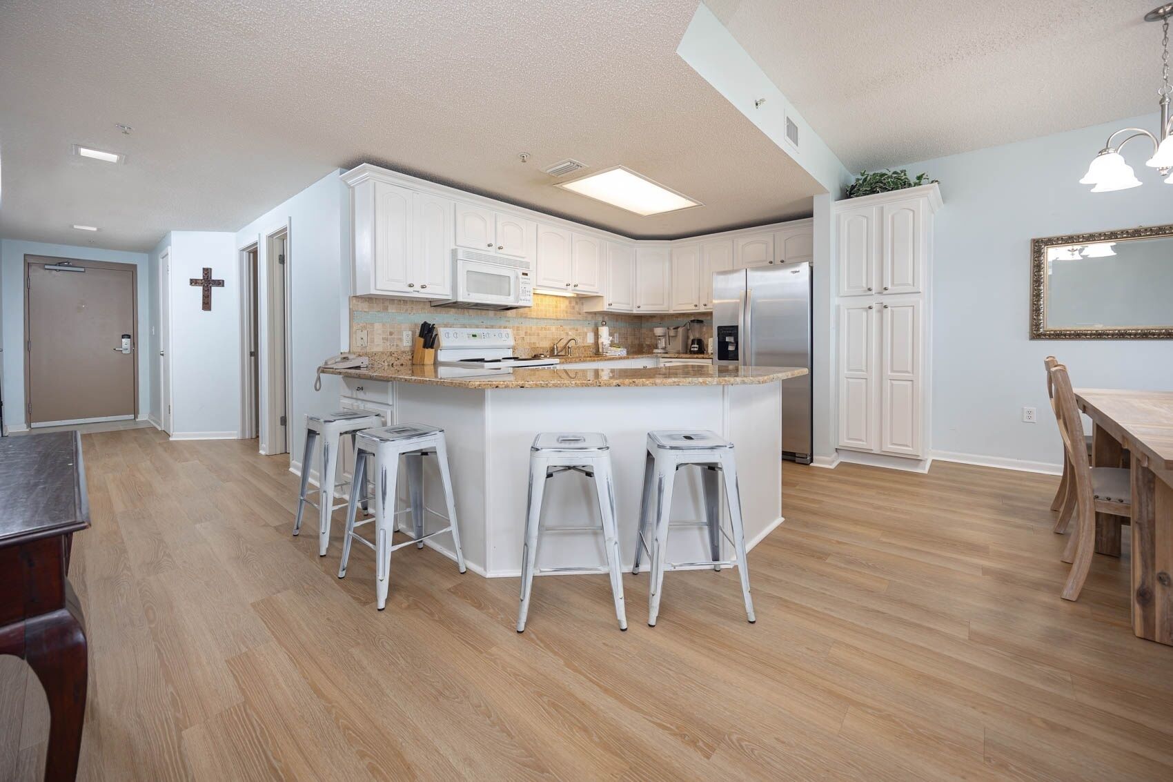 Condo, 3 Bedrooms | Private kitchen | Fridge, oven, coffee/tea maker