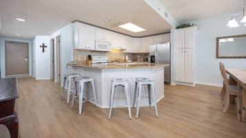 Condo, 3 Bedrooms | Private kitchen | Fridge, oven, coffee/tea maker