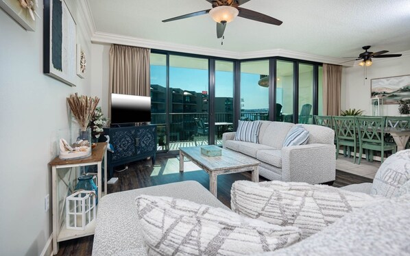 Condo, 2 Bedrooms | Living area