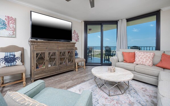 Condo, 2 habitaciones | Área de sala de estar | Reproductor de DVD 