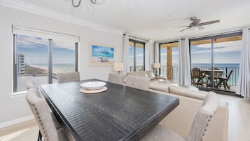 Condo, 3 Bedrooms | Tempat makan