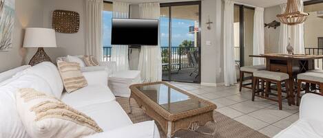 Condo, 3 Bedrooms | Living area